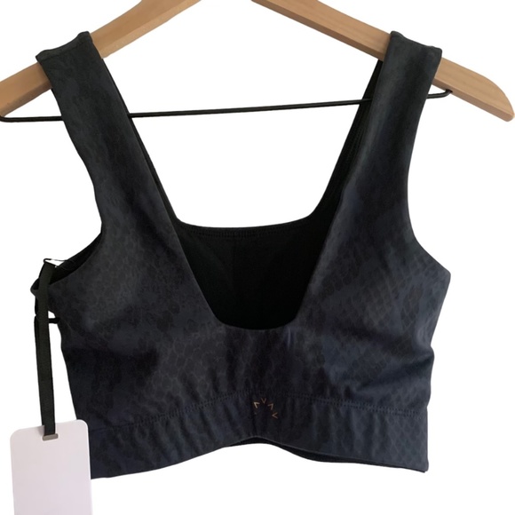Varley textured pullover sports bra NWT - Picture 2 of 5